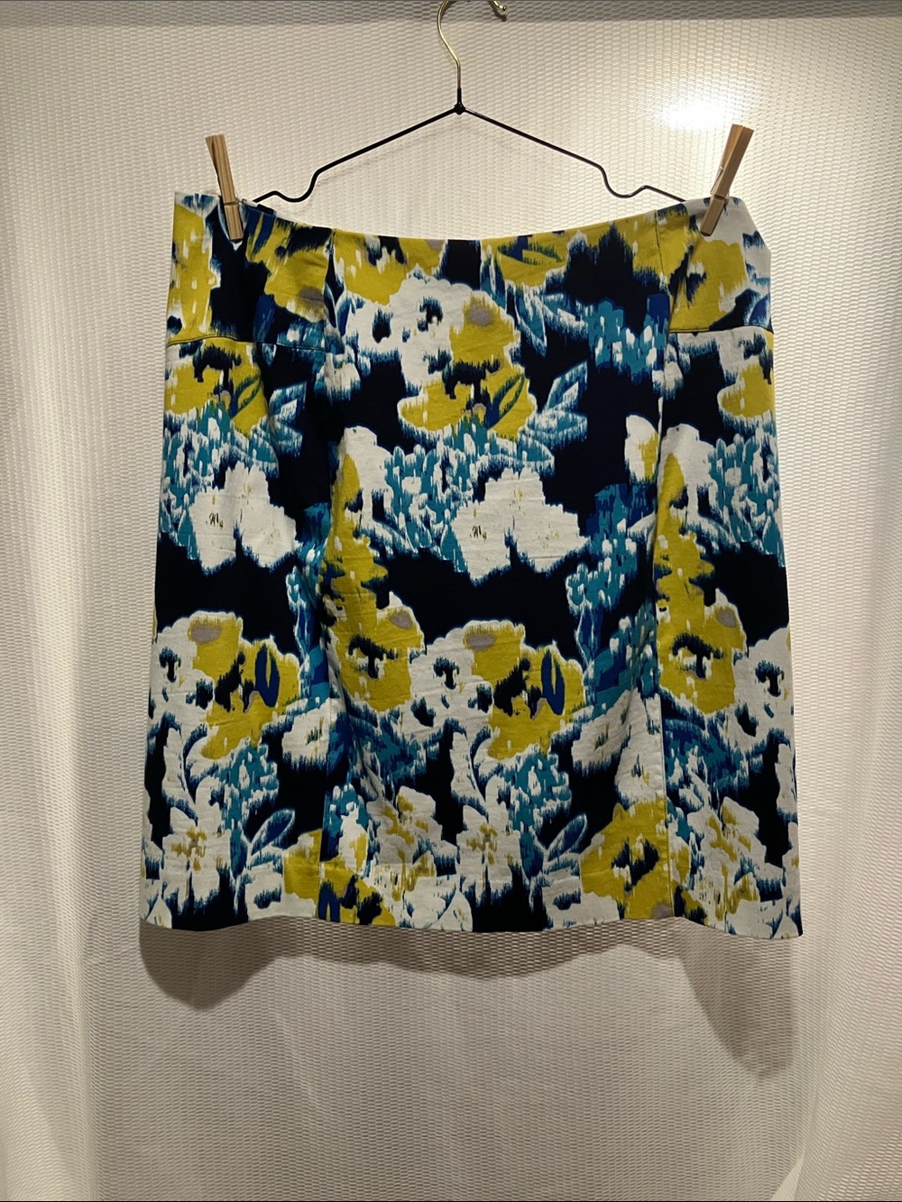 Lysse Floral Abstract Midi Skirt in Navy, White & Yellow-Green